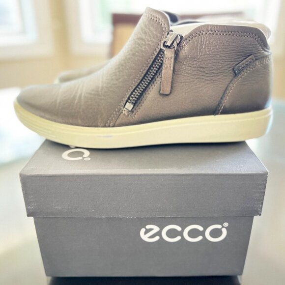 Ecco Soft 7 Low Ankle Leather Zip Bootie Black Stone Metallic Women's 6/EU 37 - Picture 3 of 6